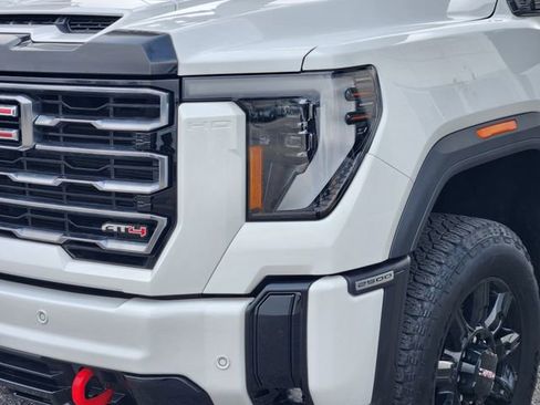 Used 2025 GMC Sierra 2500 AT4 w/ Technology Package AWD/4WD image 7