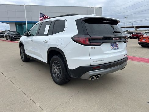Used 2025 GMC Acadia Elevation image 9