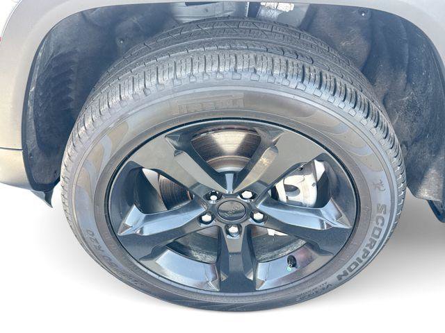 Used 2025 Jeep Grand Cherokee L Limited w/ Black Appearance Package AWD/4WD image 18