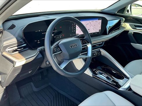 Used 2025 Audi Q5 Premium image 18