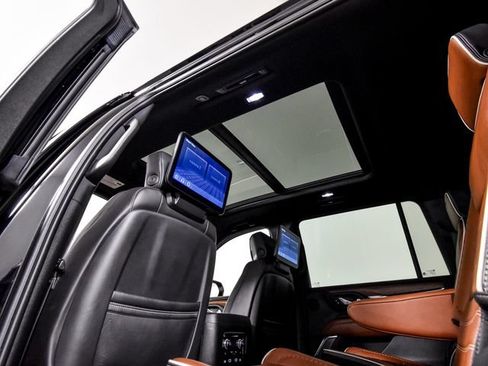 Used 2023 GMC Yukon XL Denali Ultimate AWD/4WD image 8
