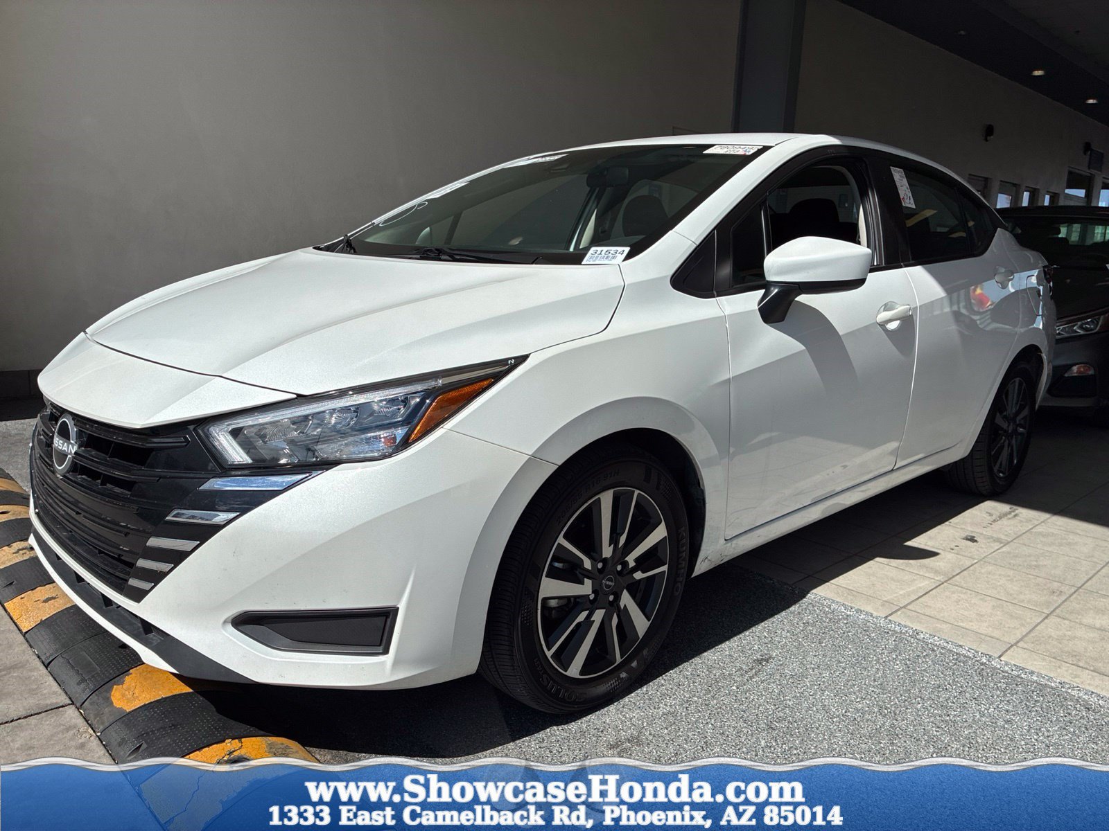 Used 2025 Nissan Versa SV FWD image 1