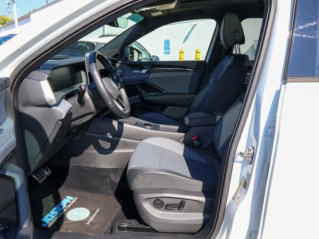 Certified 2025 Volkswagen Tiguan SE R-Line AWD/4WD image 12