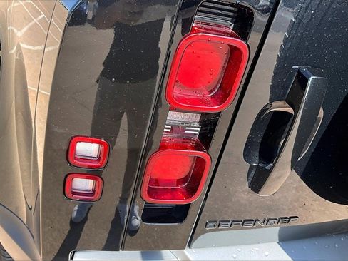 Used 2025 Land Rover Defender 110 S image 31