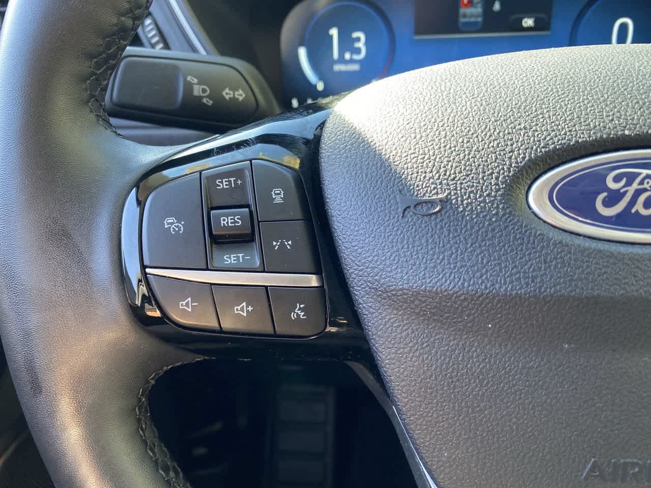 Used 2025 Ford Escape Platinum AWD/4WD image 20