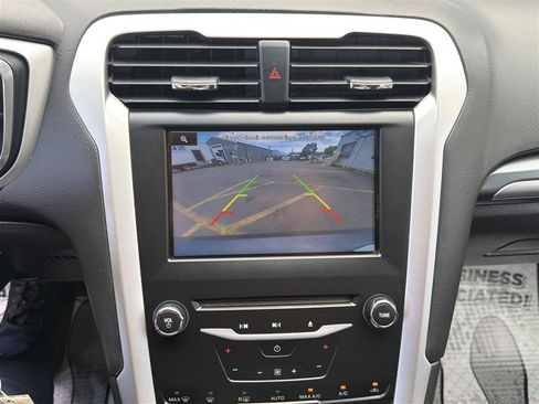 Used 2014 Ford Fusion SE FWD image 23