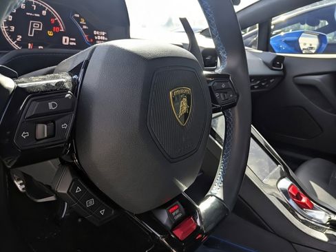 Used 2024 Lamborghini Huracan EVO image 28
