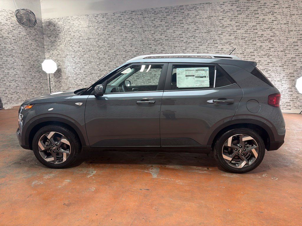 Used 2026 Hyundai Venue SEL FWD image 4