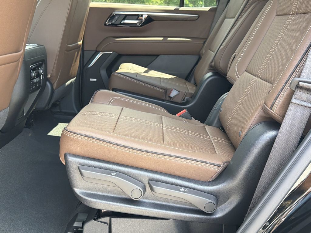 New 2026 Chevrolet Tahoe High Country AWD/4WD image 19