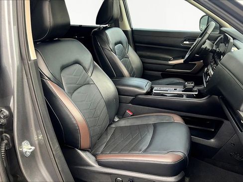 Used 2024 Nissan Pathfinder Platinum w/ Cargo Package image 7