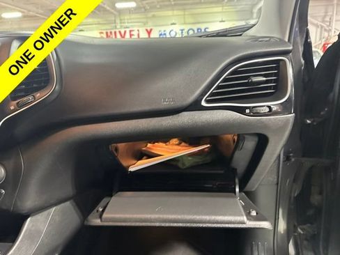 Used 2019 Jeep Cherokee Latitude Plus AWD/4WD image 44