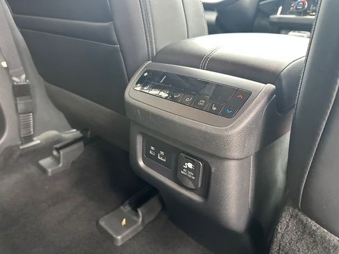 Used 2023 Nissan Pathfinder Platinum image 17