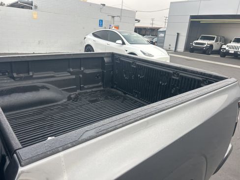 Used 2022 Nissan Frontier SV w/ Technology Package image 15