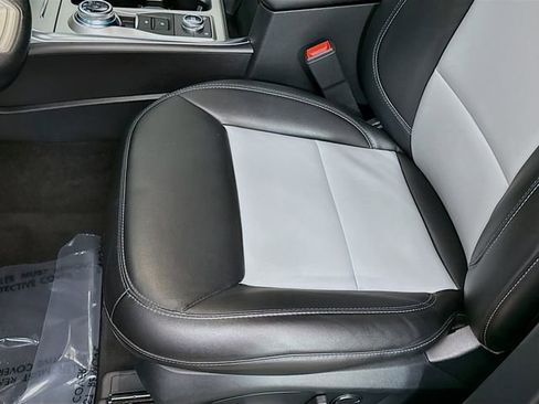 Used 2022 Ford Explorer XLT w/ Equipment Group 202A image 19