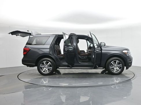 Used 2022 Ford Expedition Limited image 5