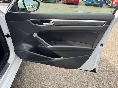 Used 2016 Volkswagen Passat 1.8T SE image 12