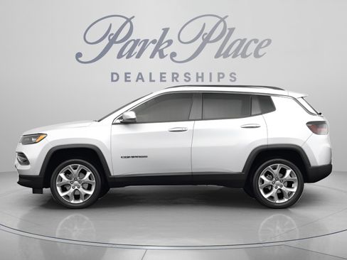 Used 2022 Jeep Compass Latitude FWD image 2