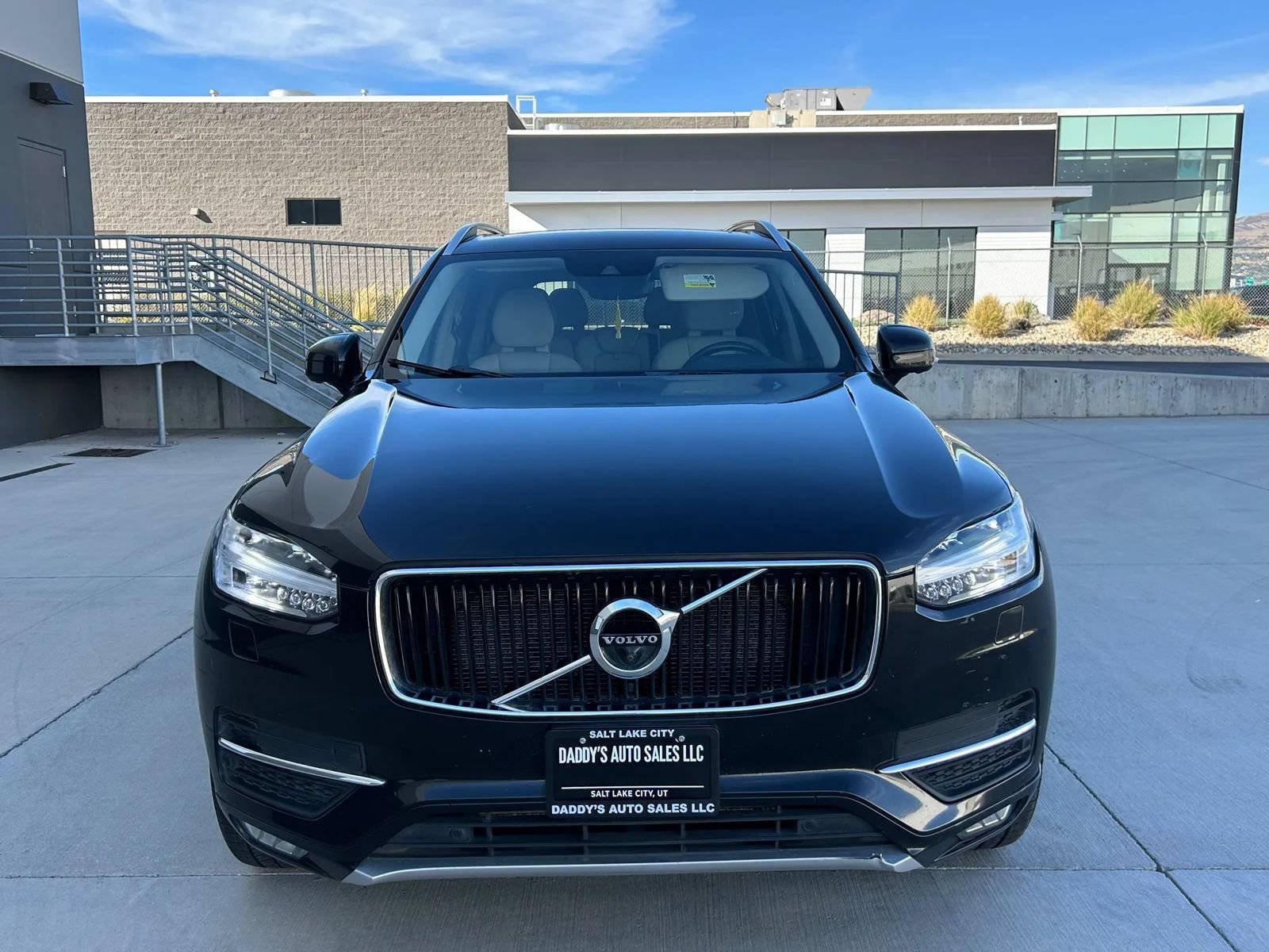 Used 2016 Volvo XC90 T6 Momentum w/ Momentum Plus Package AWD/4WD image 8