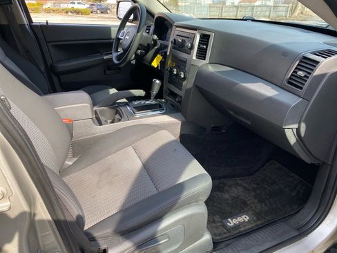 Used 2008 Jeep Grand Cherokee Laredo w/ Driver Convenience Group image 21