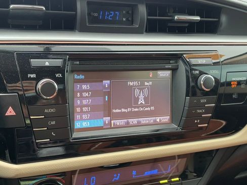 Used 2015 Toyota Corolla LE image 8