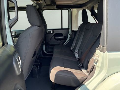 Used 2023 Jeep Wrangler Unlimited Rubicon w/ Cold Weather Group image 19