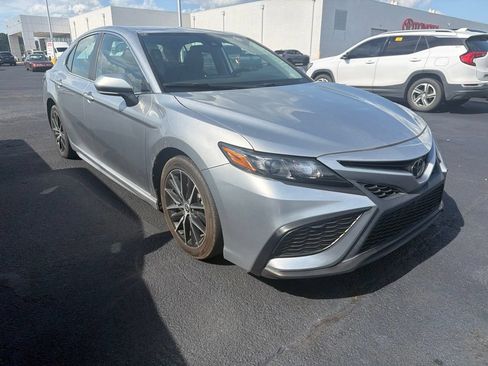 Used 2023 Toyota Camry SE FWD image 3