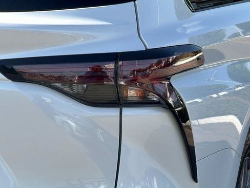 Certified 2025 Toyota Sienna XLE FWD image 30