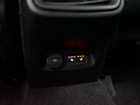 Used 2022 Volvo XC40 T5 Momentum image 13