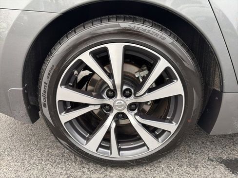 Used 2017 Nissan Maxima Platinum image 9