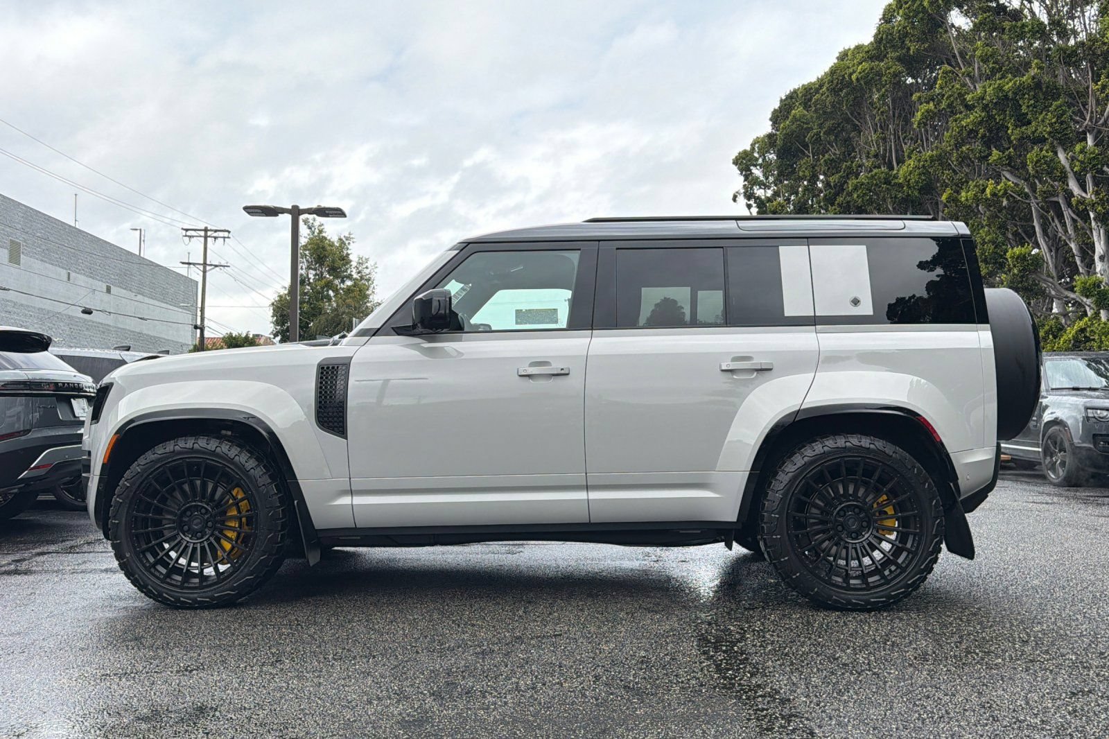 New 2026 Land Rover Defender 110 OCTA AWD/4WD image 43