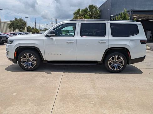 Used 2024 Jeep Wagoneer Series II w/ Flexible Seating Group AWD/4WD image 9