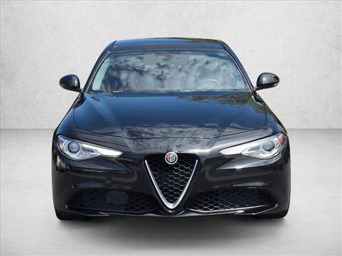 Used 2018 Alfa Romeo Giulia RWD image 2