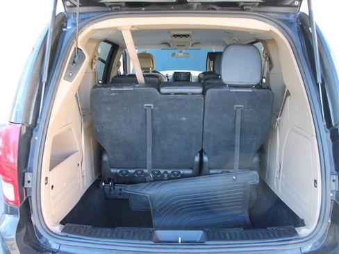 Used 2016 Dodge Grand Caravan SXT FWD image 25