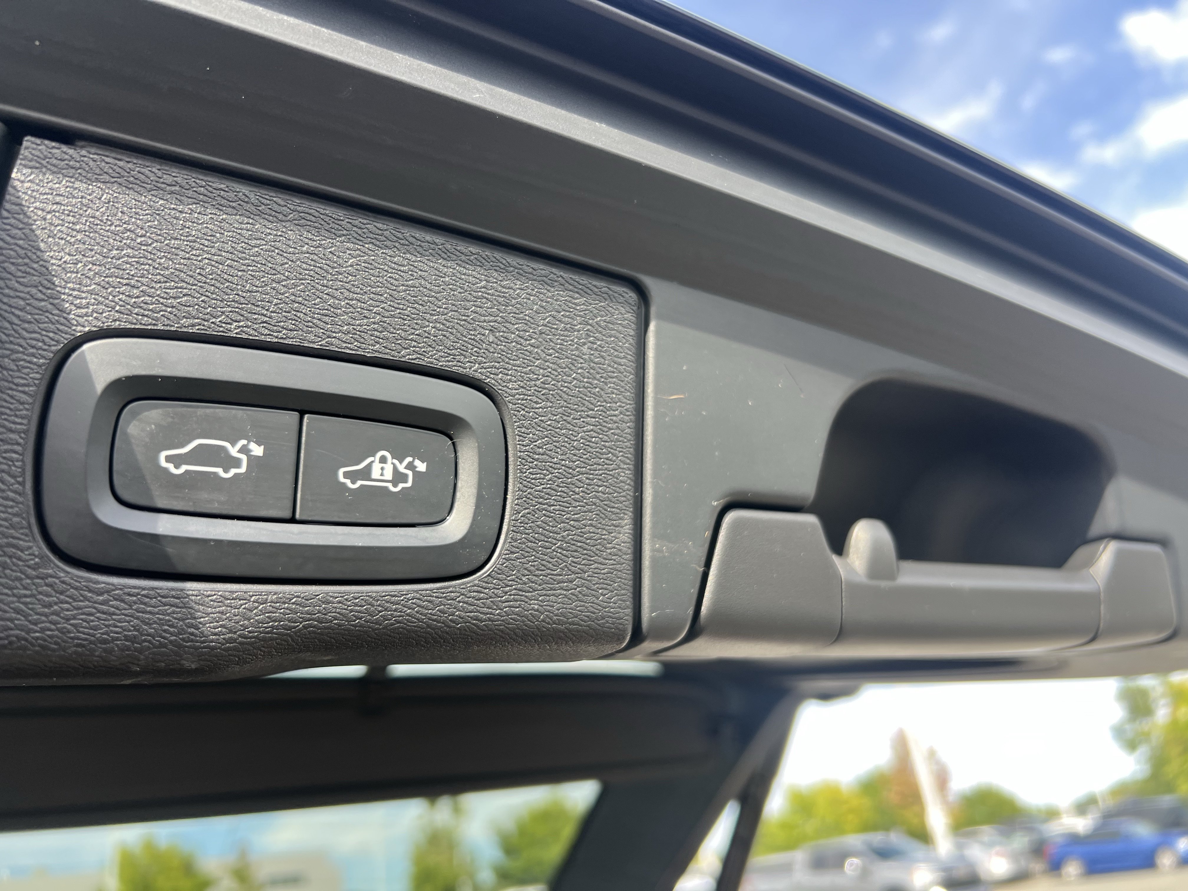 Used 2021 Volvo XC60 T6 Inscription w/ Protection Package Premier AWD/4WD image 32