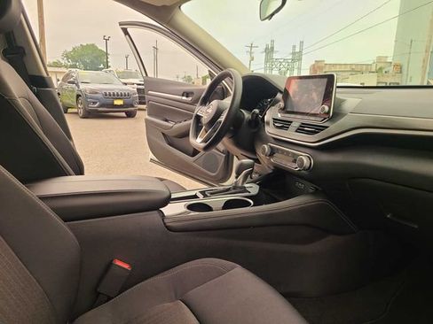 Used 2023 Nissan Altima 2.5 SV FWD image 17
