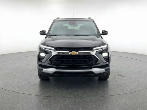 Used 2025 Chevrolet TrailBlazer LT image 2