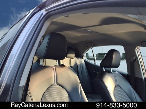 Used 2022 Toyota Camry SE image 21