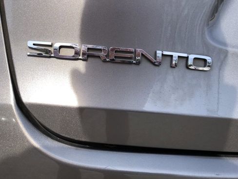 Used 2017 Kia Sorento LX w/ LX Convenience Package image 10