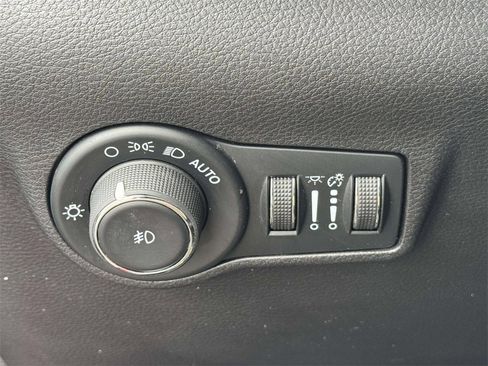 Used 2024 Jeep Compass Limited image 27