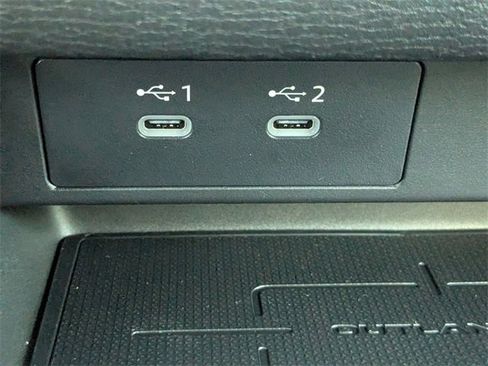 New 2025 Mitsubishi Outlander SE image 24