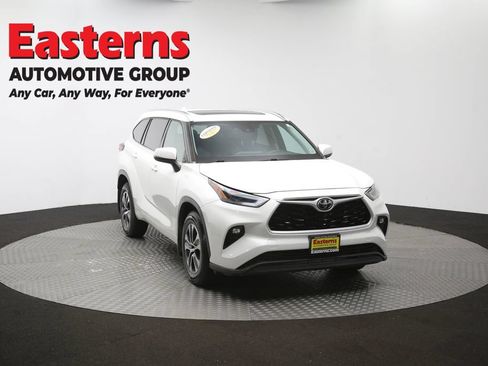 Used 2021 Toyota Highlander XLE AWD/4WD image 52