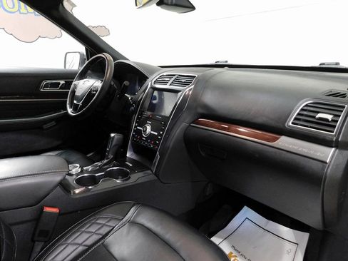 Used 2019 Ford Explorer Platinum image 96