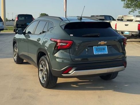 Certified 2025 Chevrolet Trax LT FWD image 7