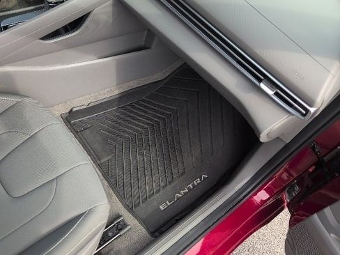 Used 2024 Hyundai Elantra SEL image 12