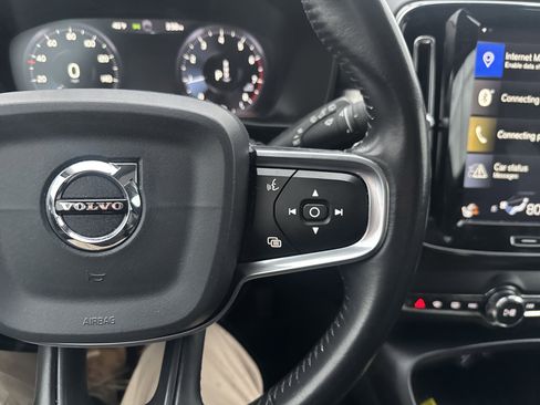 Used 2020 Volvo XC40 T5 Momentum image 19