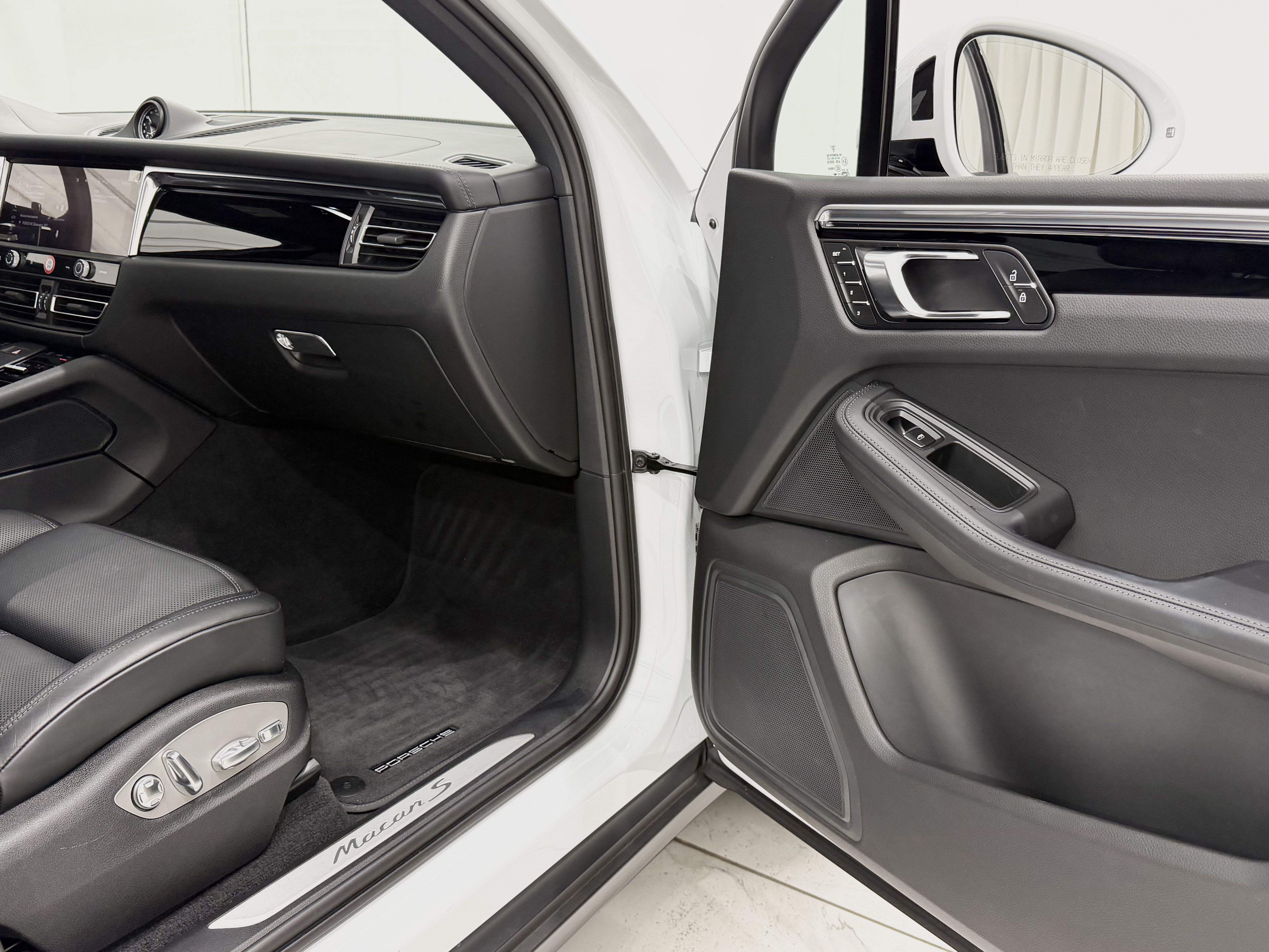 Certified 2024 Porsche Macan S AWD/4WD image 22