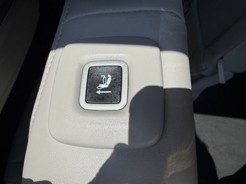 Used 2022 Jeep Wagoneer Series II AWD/4WD image 30