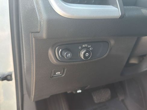 Used 2024 GMC Terrain SLE AWD/4WD image 24