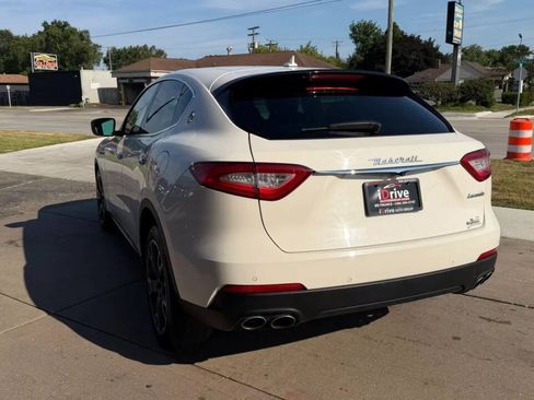 Used 2017 Maserati Levante AWD/4WD image 7