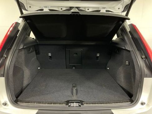 Certified 2024 Volvo XC40 B5 Plus w/ Climate Package image 35